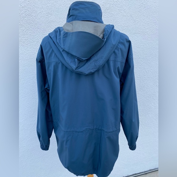 REI - Women’s warm Jacket - Picture 5 of 10